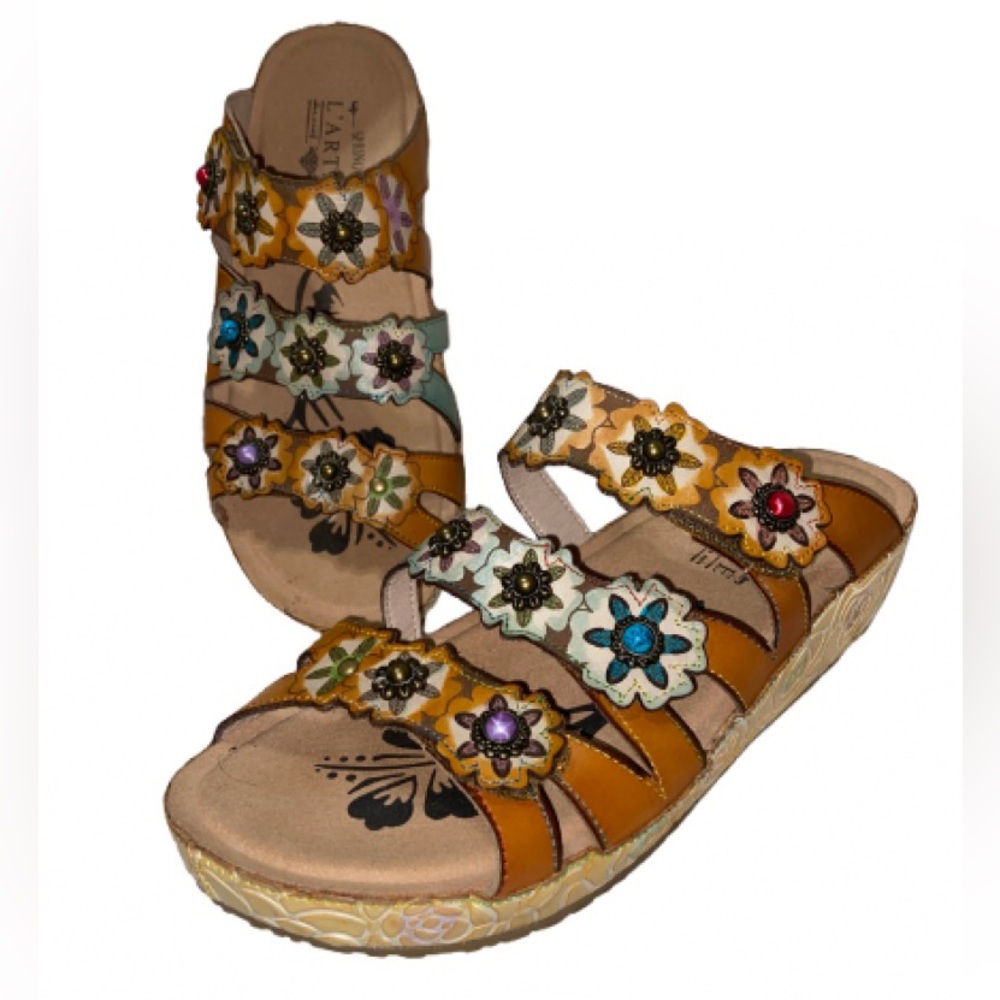 L’artiste Cuddlecake Leather Flower Applique Platform Wedge Slide Sandals